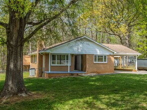 102 McCall St in Clover, SC - Building Photo - Building Photo