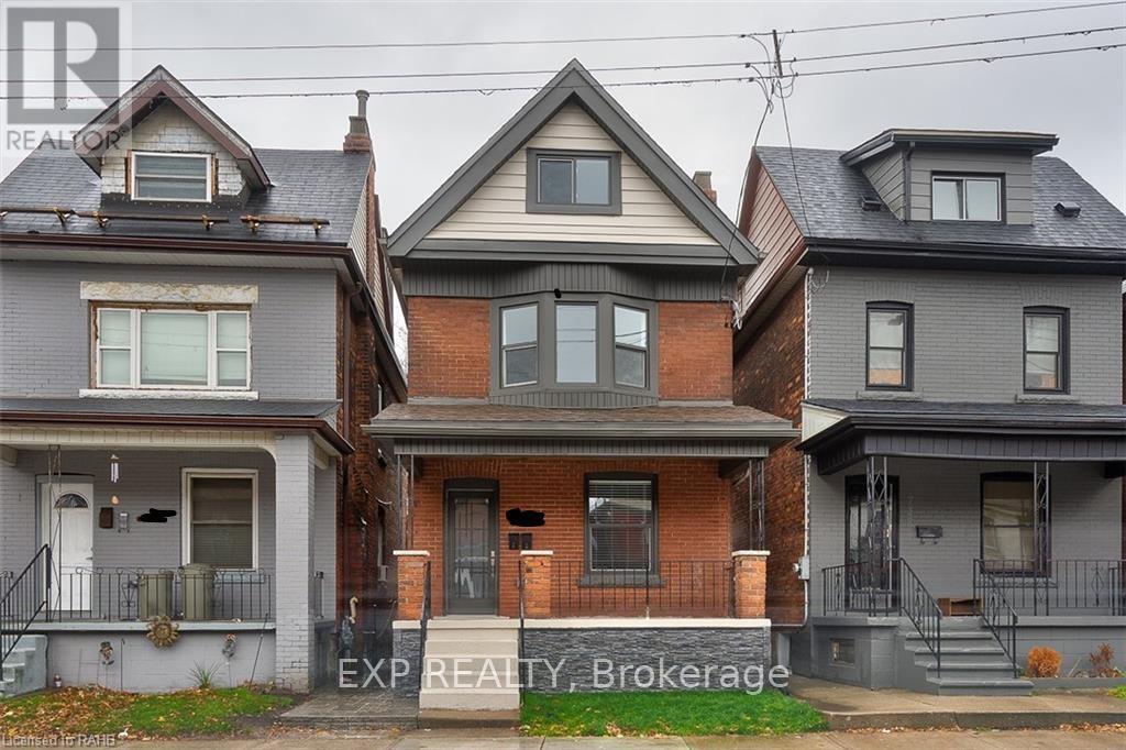 734 Cannon St E in Hamilton, ON - Building Photo
