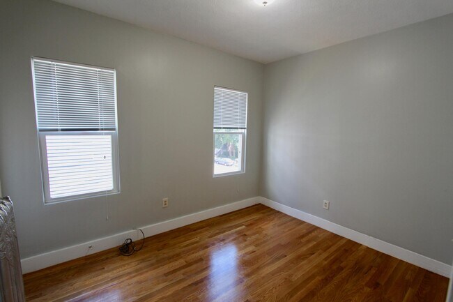 109 Pleasant St, Unit 2 in Boston, MA - Building Photo - Building Photo