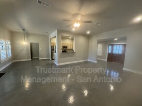 1743 Sunnybrook Dr in New Braunfels, TX - Building Photo - Building Photo