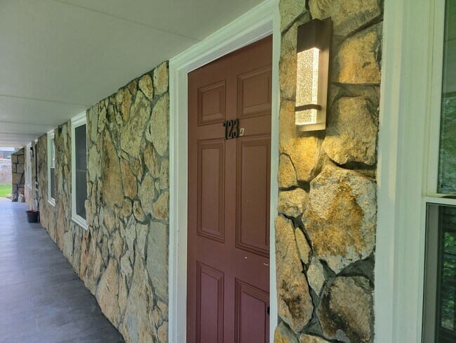 723 Ford Pl in Scottdale, GA - Building Photo - Building Photo