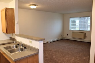 Fieldstone Village Senior Apartments-55+ in Fargo, ND - Foto de edificio - Building Photo
