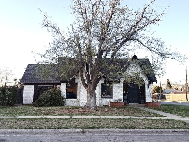 property at 1300 W Ohio Ave