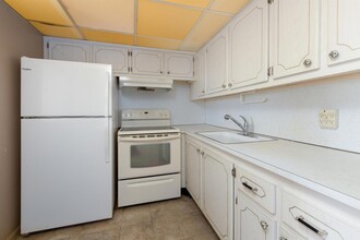 20 Berkshire A in West Palm Beach, FL - Building Photo - Building Photo