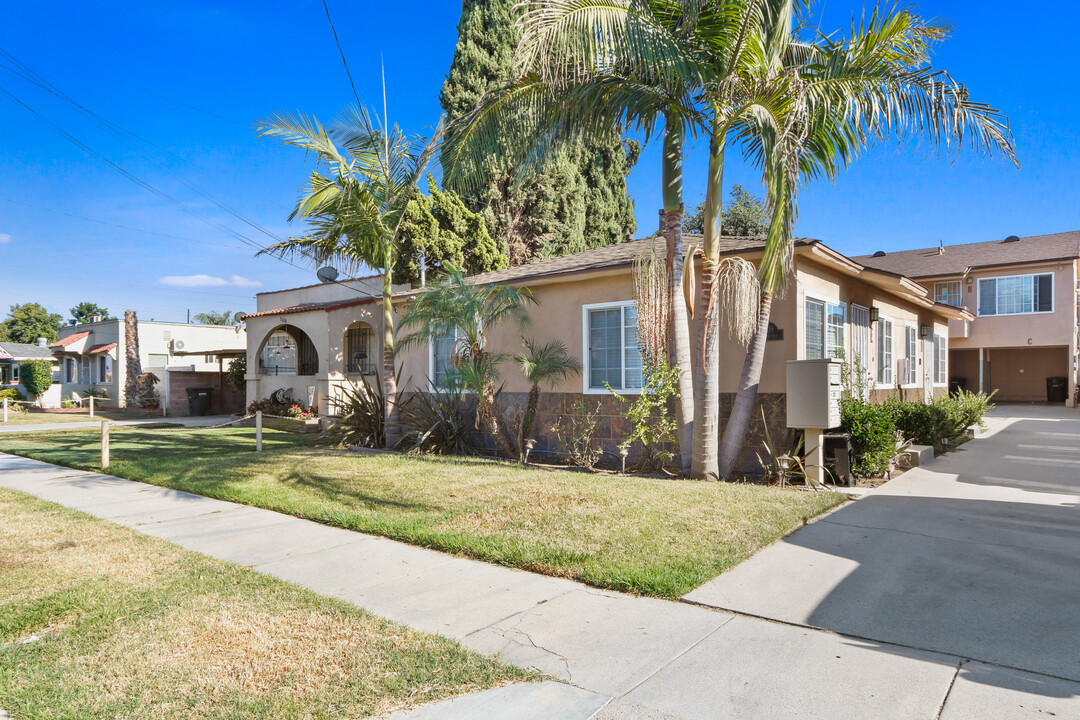 9608 Olive St in Bellflower, CA - Building Photo