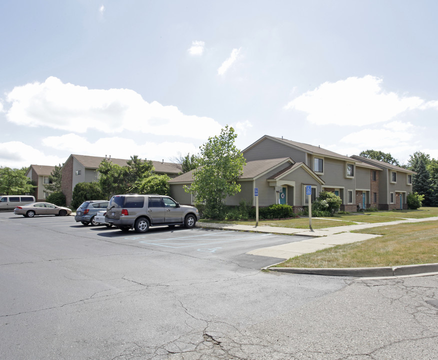 The Meadows in Roseville, MI - Foto de edificio