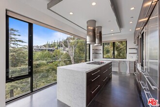 8460 Harold Way in Los Angeles, CA - Building Photo - Building Photo