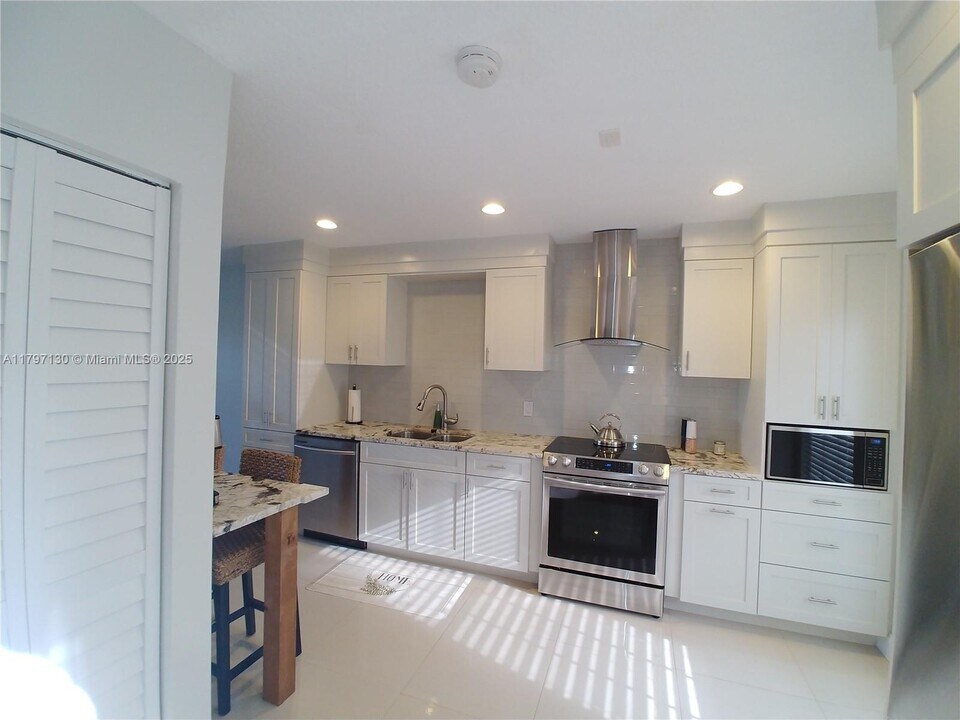 9169 SE Riverfront Terrace in Jupiter, FL - Building Photo