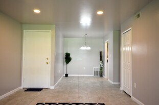 563 Wilson Bridge Dr, Unit A1 in Oxon Hill, MD - Building Photo