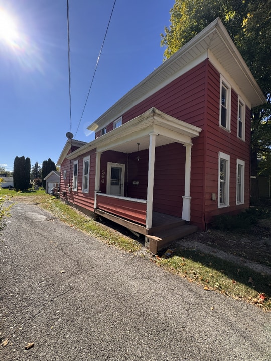 564 Eastern Ave in Bellefontaine, OH - Building Photo