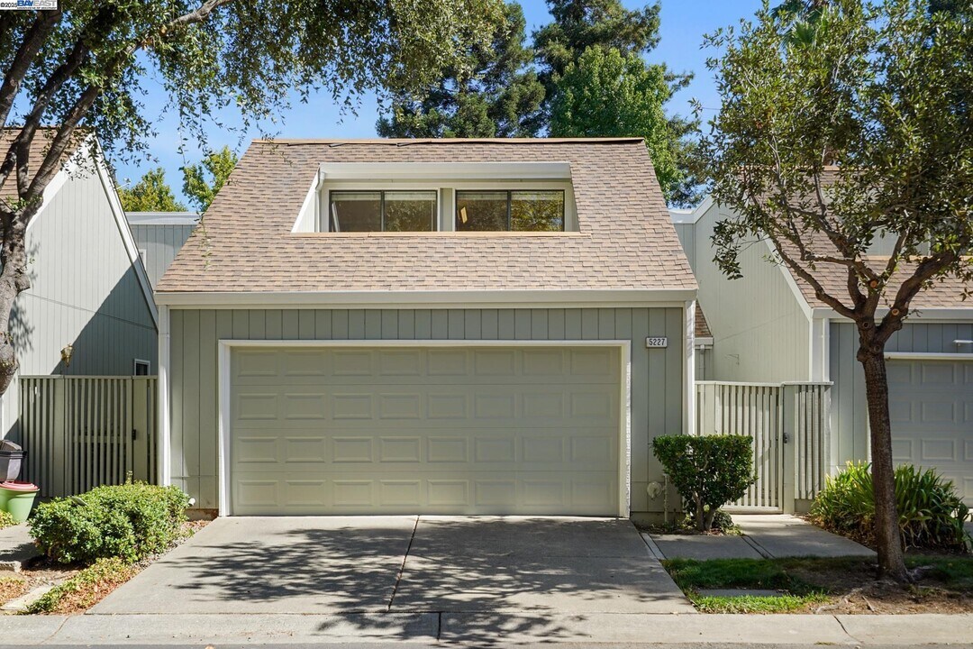 5227 Riverdale Ct in Pleasanton, CA - Building Photo