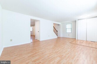 12136 Bentridge Pl in Potomac, MD - Foto de edificio - Building Photo
