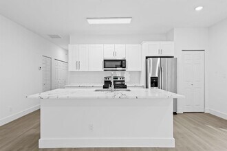 2810 NW 7th St in Fort Lauderdale, FL - Building Photo - Building Photo