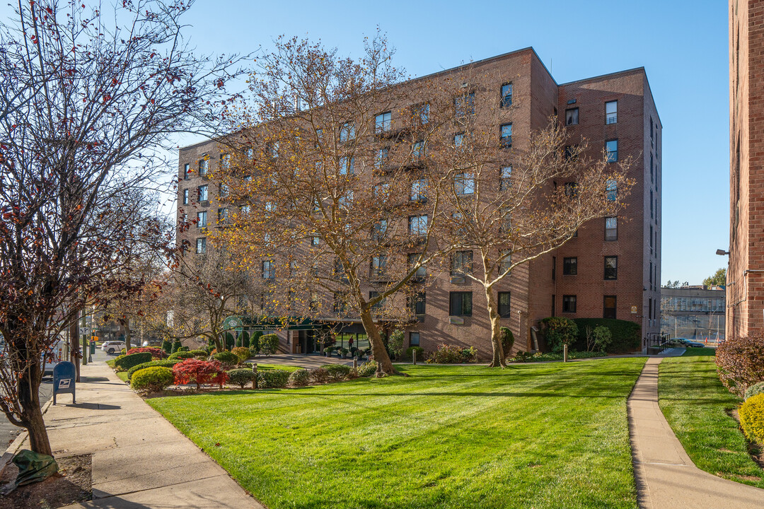 Highview Condominium II in Staten Island, NY - Building Photo