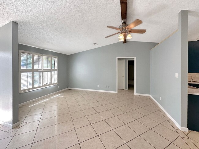 2317 N Thomas Dr in Hobbs, NM - Building Photo - Building Photo