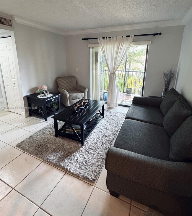 9722 Hammocks Blvd in Miami, FL - Building Photo - Building Photo