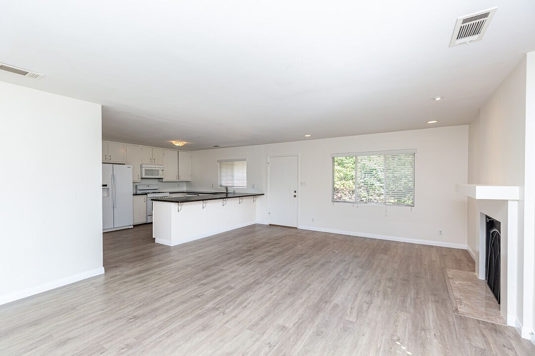 1763 Alta Vista Dr-Unit -1763 Alta Vista Dr. in Vista, CA - Building Photo