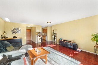 300 Main St in Little Falls, NJ - Building Photo - Building Photo