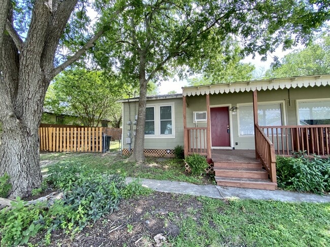 126 S Krueger Ave in New Braunfels, TX - Building Photo - Building Photo