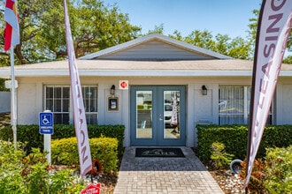 Central Park at East Bay in Largo, FL - Foto de edificio - Building Photo