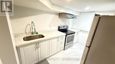 1 Brewsland Crescent in Markham, ON - Building Photo - Building Photo