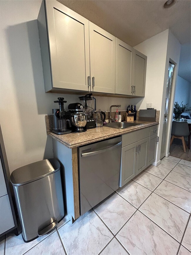 1363 NW 94th Way in Coral Springs, FL - Building Photo - Building Photo