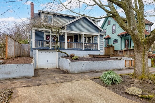 4115 SE Yamhill St in Portland, OR - Building Photo - Building Photo