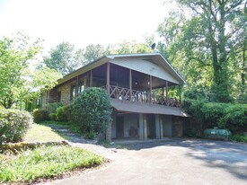 2638 Table Rock Rd in Pickens, SC - Building Photo