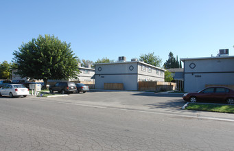 Larkspur Townhomes in Sacramento, CA - Building Photo - Building Photo