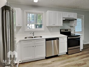 2585 Westchester Dr in East Point, GA - Building Photo - Building Photo