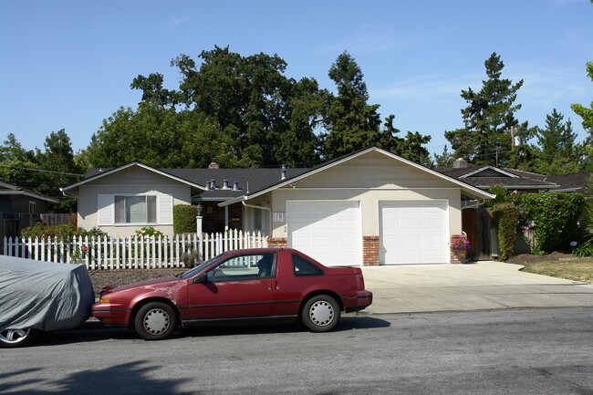 1168-1170 Sanchez Way in Redwood City, CA - Foto de edificio - Building Photo