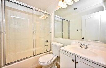 9167 S Cullen Wy in Inglewood, CA - Foto de edificio - Building Photo