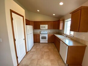 403 Windsor Court in Ellensburg, WA - Building Photo - Building Photo