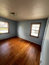 18400 Hazelwood Ave in Maple Heights, OH - Building Photo - Building Photo