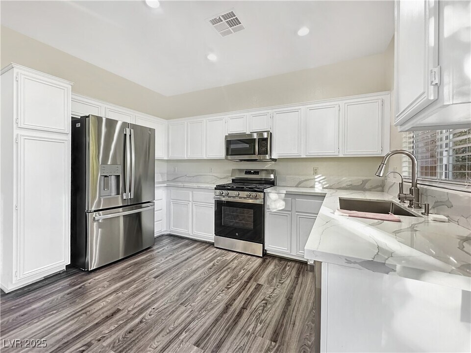 9641 Windborne Ave in Las Vegas, NV - Foto de edificio