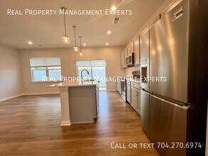 3115 Hutton Gdns Ln in Charlotte, NC - Foto de edificio - Building Photo