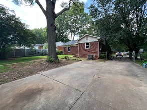 3008 Enfield Rd in Charlotte, NC - Building Photo - Building Photo