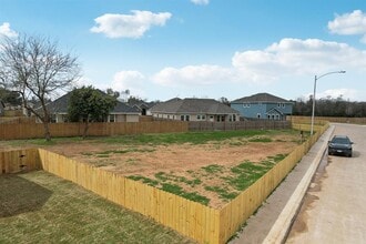 116 Callie St in Smithville, TX - Building Photo - Building Photo