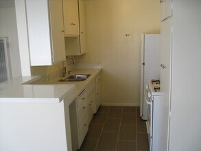 Malia's Apartments in Los Angeles, CA - Building Photo - Building Photo