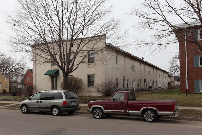 Lowry Manor in Minneapolis, MN - Building Photo - Building Photo