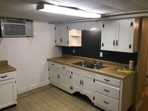 1149 W Monroe St, Unit Lower Level in Springfield, IL - Foto de edificio - Building Photo