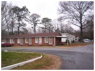 Peach Apartments in Dalton, GA - Building Photo