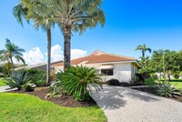 235 NW 70th St in Boca Raton, FL - Foto de edificio - Building Photo