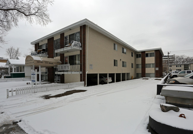 Hillcrest Manor in Edmonton, AB - Building Photo - Primary Photo