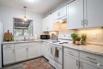 3826 NW 14th Pl in Gainesville, FL - Foto de edificio - Building Photo