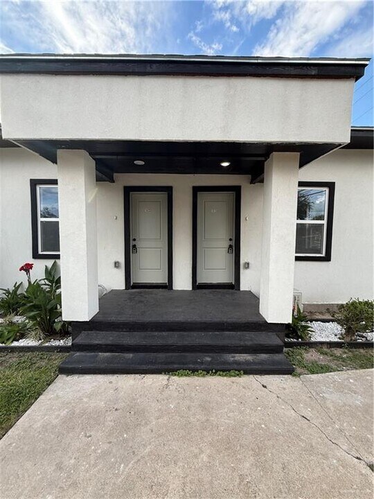 6 Miller Ave in Mission, TX - Building Photo