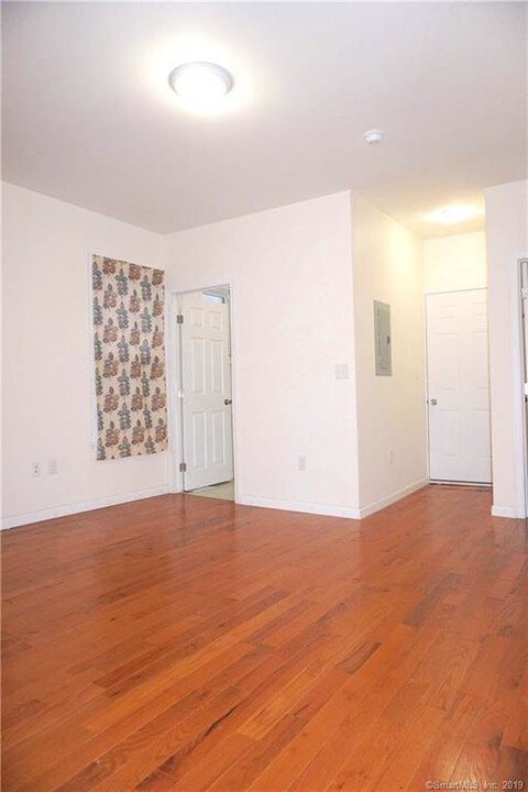 582 East St-Unit -2 in New Haven, CT - Building Photo
