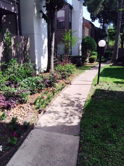 1201 Bering Dr