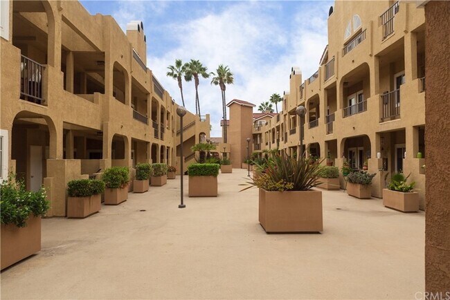 16912 Sims Ln, Unit 207 in Huntington Beach, CA - Building Photo - Building Photo