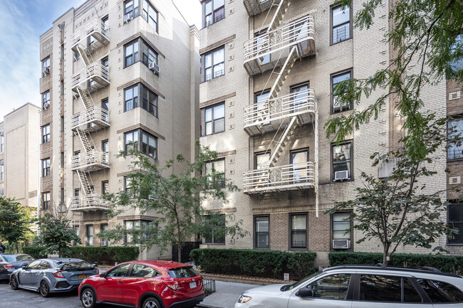 265-273 Cabrini Blvd in New York, NY - Building Photo - Building Photo